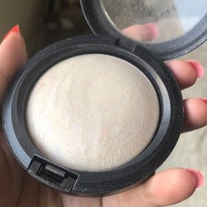 MAC Lightscapade Mineralized skinfinish